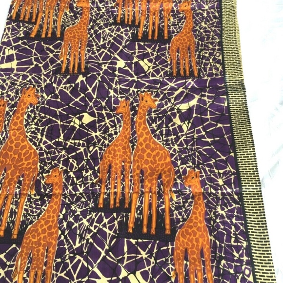 Giraffe Patterned Fabric for Arts & Crafts - Picture 1 of 3